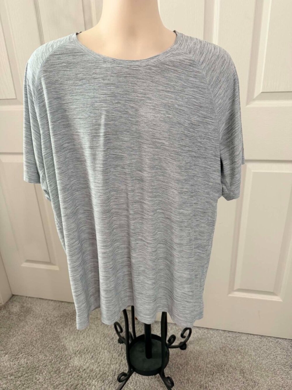 Men's New Silver & Grey Active Breath-On Short-Sleeve Top Size 2XL